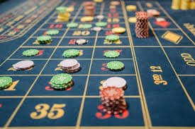 Antarmuka permainan Microgaming di f95zone dengan menu navigasi dan pilihan pembayaran QRIS
